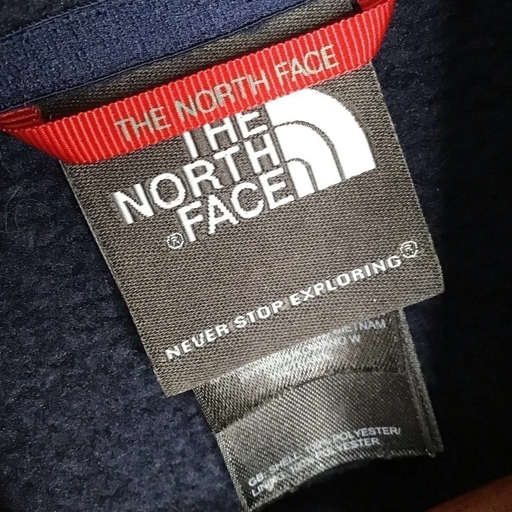 The North Face Gordon Lions 1/4 Zip Fleece Pullover in Navy Size Small.